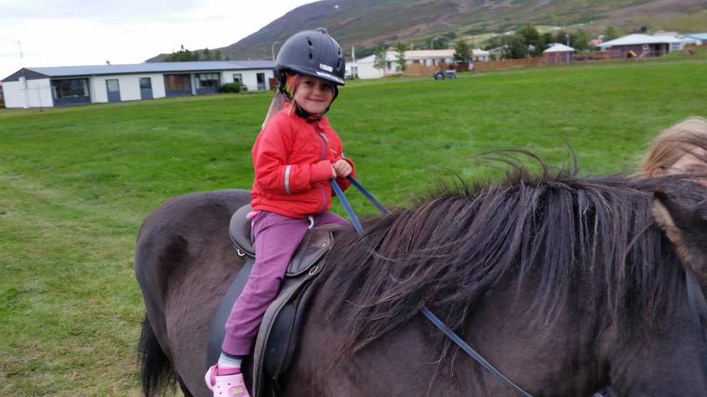 Þar skín gleðin af hverju andliti!
