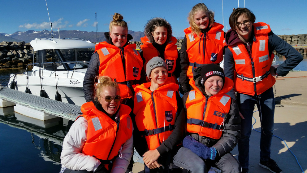 Aftari röð frá vinstri: Klara Sjöfn, Karol Brynja, Anna Kristín og Friðfinnur Már.  Fremri röð: Agne…