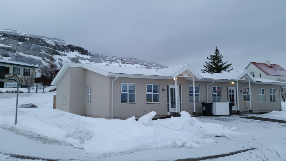 Miðgarðar 16, parhúsíbúð til sölu