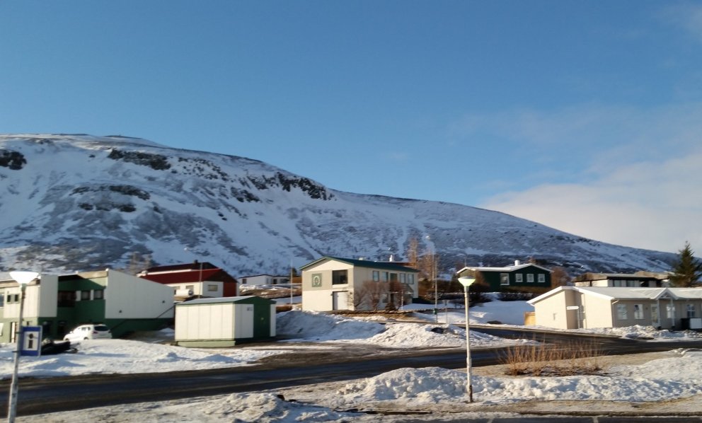 Í mars 2015 varð deildarmyrkvi á sólu og rökkvaði þá nokkuð, myndin var tekin við það rækifæri.