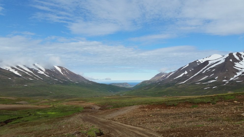 Séð ofan í Hvalvatnsfjörð