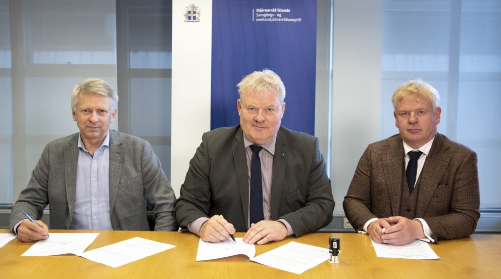 Þröstur sveitarstjóri, Sigurður Ingi ráðherra og Haraldur varaformaður stjórnar Fjarskiptasjóðs íbyg…